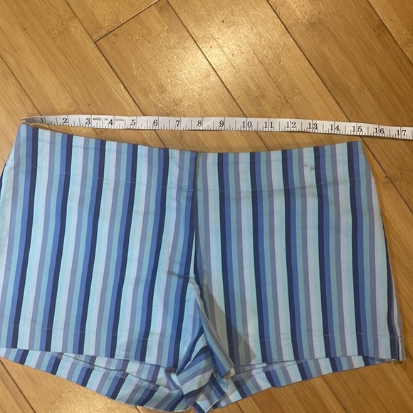 Express Stretch Fashion Shorts - Picture 8 of 10